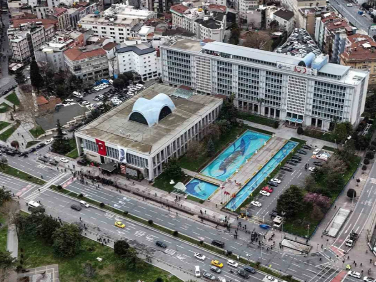 İBB'ye yolsuzluk soruşturmasında yeni gelişme! O isim için kırmızı bülten çıkarıldı